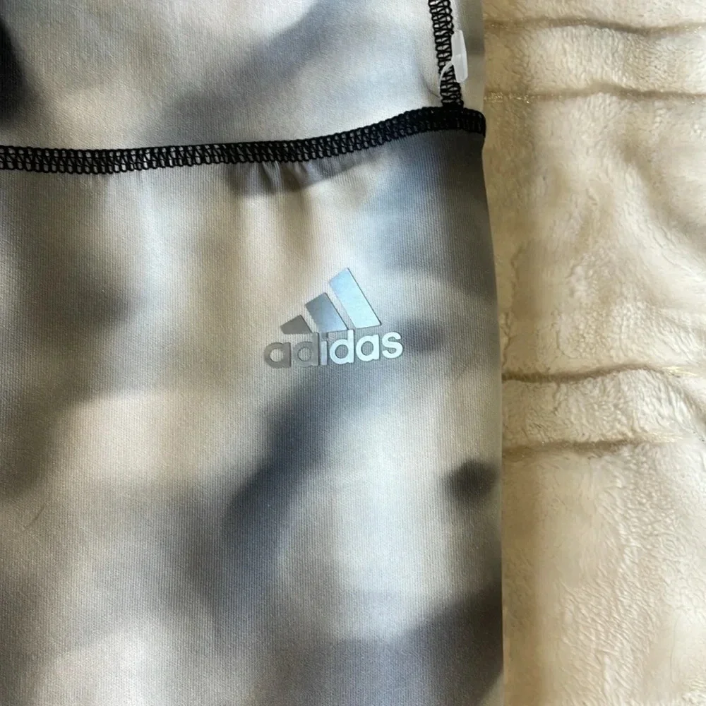 💰Adidas climalite tie dye capris leggings size medium black, gray white - Picture 2 of 7